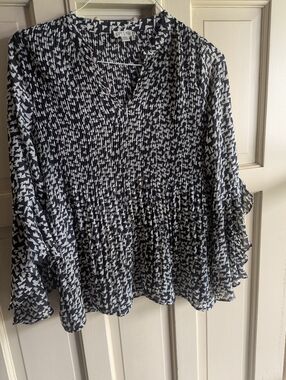 SPENSE patterned Black and White Pleated V-Neck Blouse